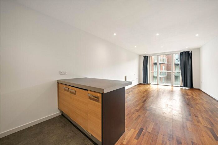 2 Bedroom Flat To Rent In The Heart, Walton-on-Thames, Surrey, KT12