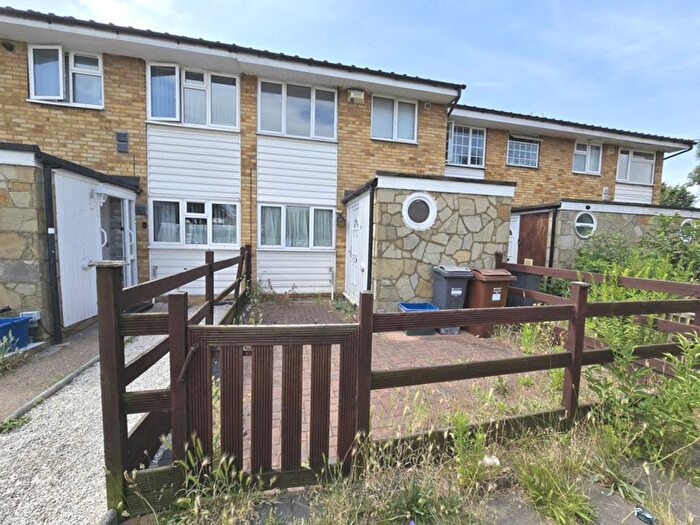 3 Bedroom Terraced House For Sale In Beechcroft Close, Hounslow, TW5