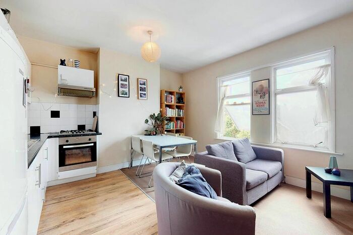 2 Bedroom Flat To Rent In Gillespie Road, London, N5