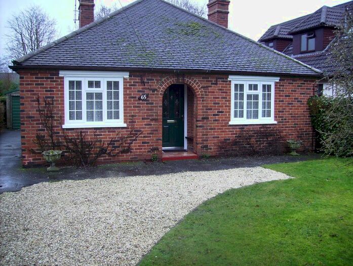 2 Bedroom Detached Bungalow To Rent In Barkham Ride, Wokingham, RG40
