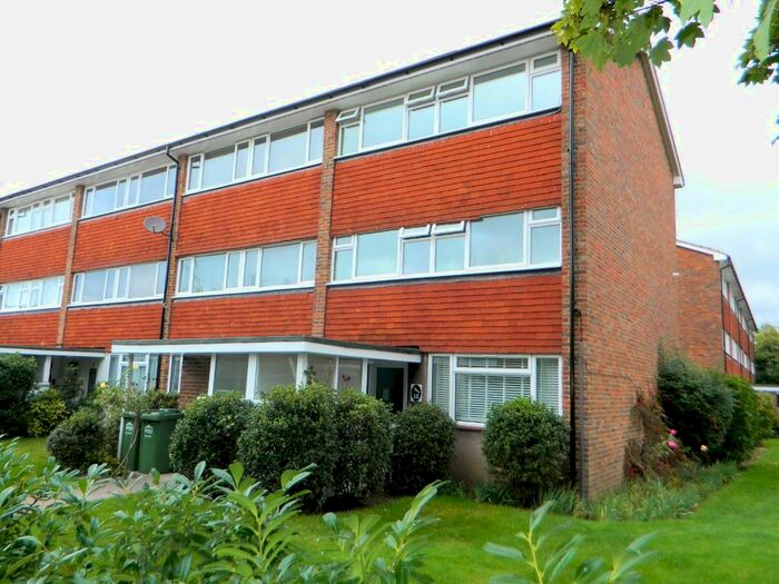 2 Bedroom Flat To Rent In Mere Road, Shepperton, TW17