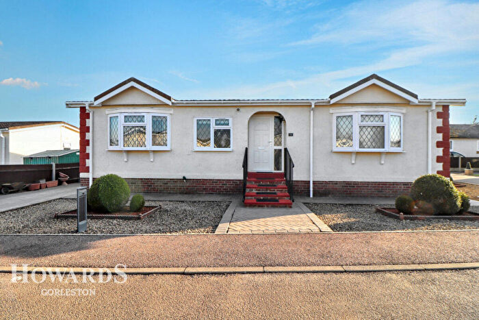 2 Bedroom Park Home For Sale In Butt Lane, Burgh Castle, NR31