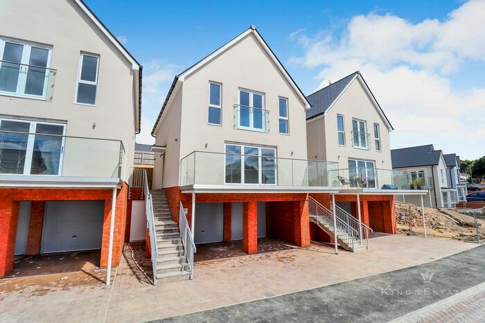 3 Bedroom Detached House To Rent In Bramling Crescent, Tunbridge Wells, TN2