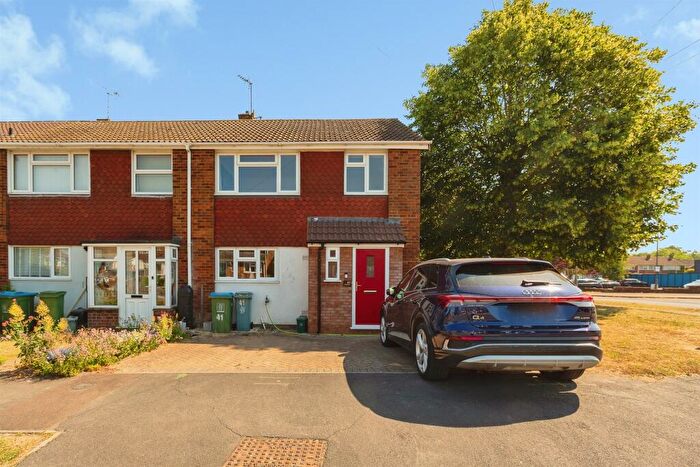3 Bedroom End Of Terrace House For Sale In Howard Avenue, Aylesbury, HP21