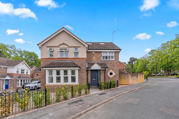 6 Bedroom Detached House For Sale In Royal Oak Drive, Crowthorne, Berkshire, RG45