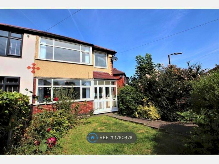 3 Bedroom Semi-Detached House To Rent In Rushmere Drive, Bury, BL8