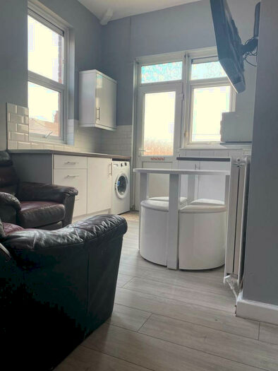 3 Bedroom Flat To Rent In Blackpool Road, Preston, Lancashire, PR2