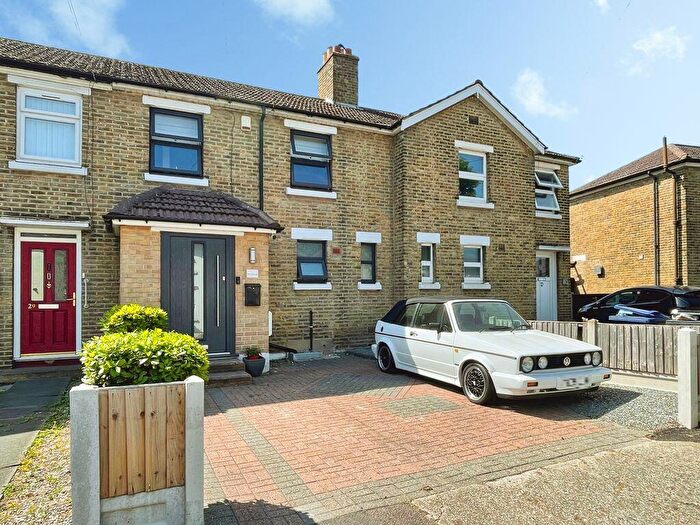 3 Bedroom Terraced House For Sale In Wood Avenue, Purfleet-on-Thames, RM19