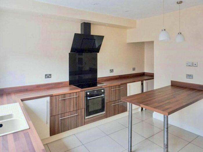 3 Bedroom Property To Rent In Victoria Street, Hemsworth, Pontefract, WF9