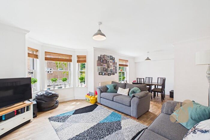 2 Bedroom Apartment For Sale In Woodland Drive, Colchester, CO3