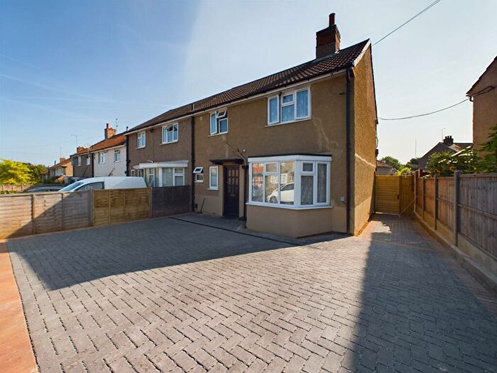 3 Bedroom Terraced House To Rent In Romsey Road, Tilehurst, RG30