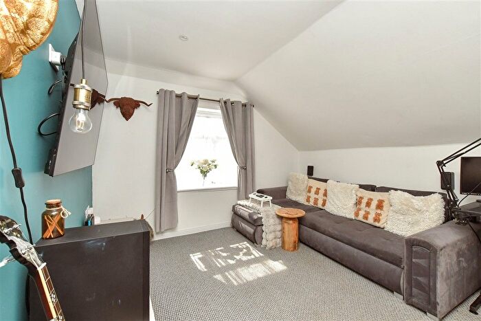 1 Bedroom Flat For Sale In East Street, Faversham, Kent, ME13