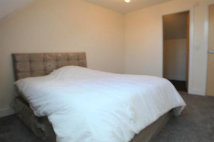 3 Bedroom Property To Rent In Baldwins Close, Royton, Oldham, OL2