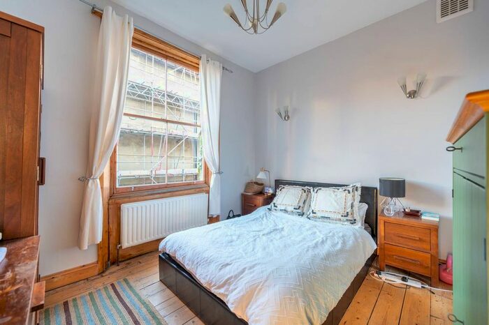1 Bedroom Flat To Rent In Westbourne Park Road, Westbourne Park, London, W11