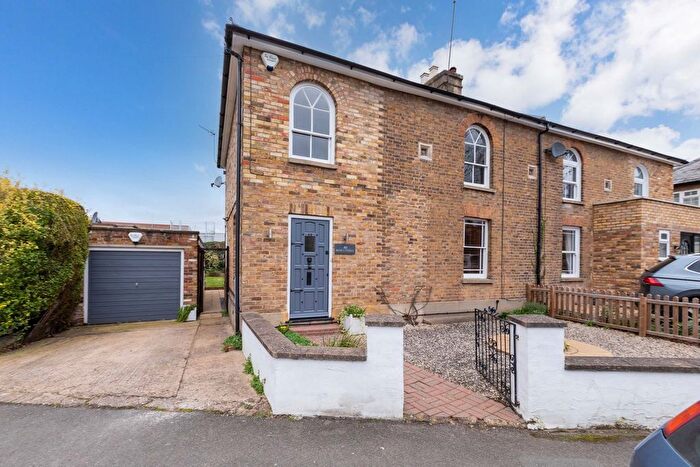 3 Bedroom Semi Detached House For Sale In Oldfield Road, Maidenhead, SL6