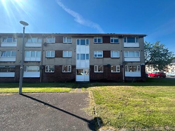3 Bedroom Flat To Rent In York Way, Renfrew, PA4