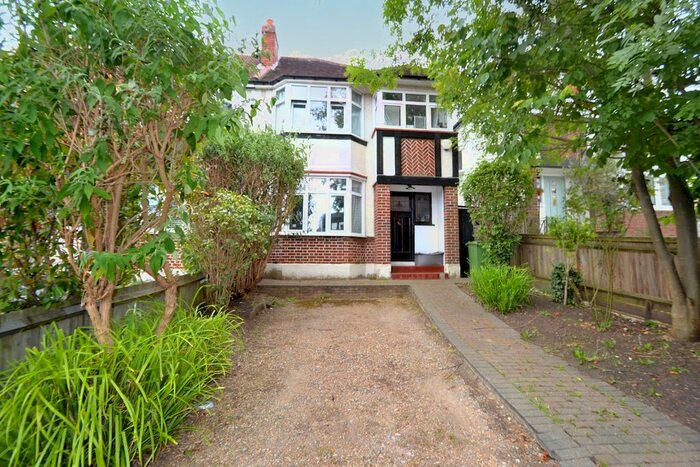 3 Bedroom Semi-Detached House To Rent In Villiers Avenue, Surbiton, KT5