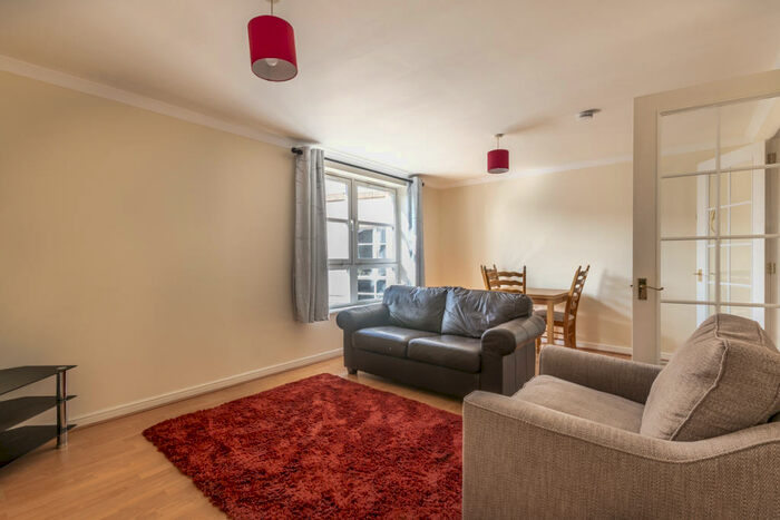 3 Bedroom Flat To Rent In Blandfield Edinburgh United Kingdom, EH7