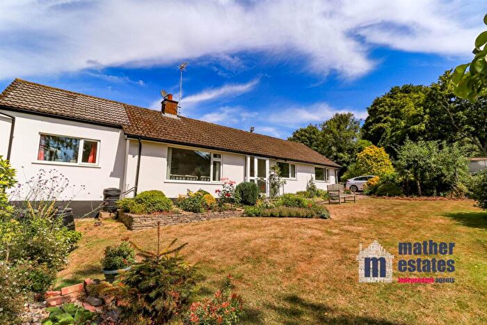 4 Bedroom Detached Bungalow For Sale In Lane End, Hatfield, AL10