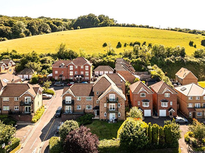 2 Bedroom Flat For Sale In Rugby Rise, High Wycombe, HP11