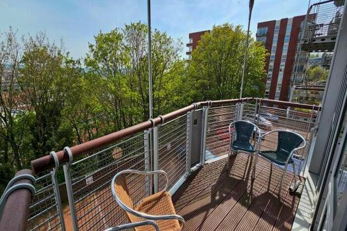 2 Bedroom Flat To Rent In The Panoramic, Bristol, BS1