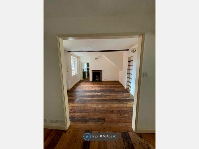 2 Bedroom Maisonette To Rent In Angel Hill, Tiverton, EX16