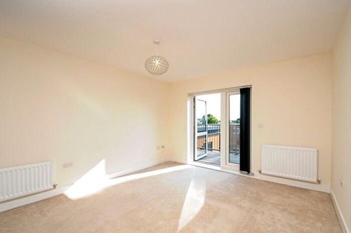 2 Bedroom Flat To Rent In Shingly Place, London, E4