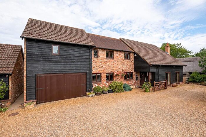 5 Bedroom Detached House For Sale In Hunters Yard, Riseley, Bedford, MK44