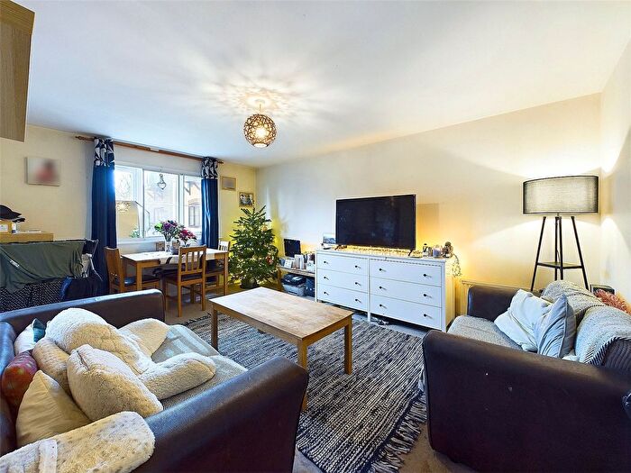 2 Bedroom Flat To Rent In Kilberry Close, Osterley, Isleworth, TW7