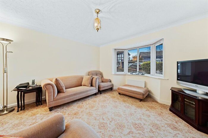 3 Bedroom Detached House For Sale In Andrews Way, Raunds, NN9