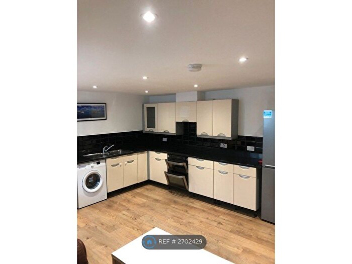 3 Bedroom Maisonette To Rent In Crookesmoor Road, Sheffield, S10