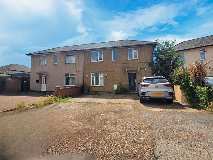Studio To Rent In Harlington Close, Harlington, Hayes, UB3