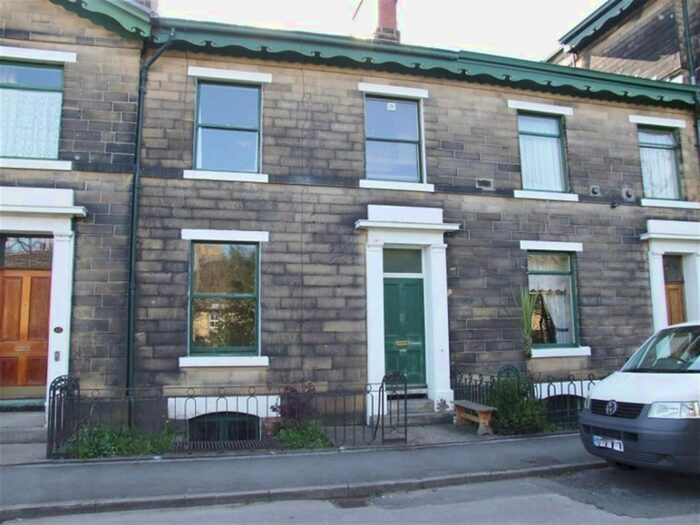 1 Bedroom Flat To Rent In Trinity Place, Halifax HX1