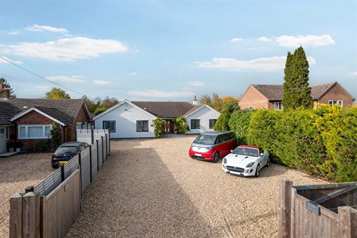 4 Bedroom Detached Bungalow For Sale In Kimbolton Road, Bolnhurst, Bedford, MK44