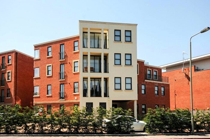 2 Bedroom Flat To Rent In Plaistow Lane, Bromley, BR1
