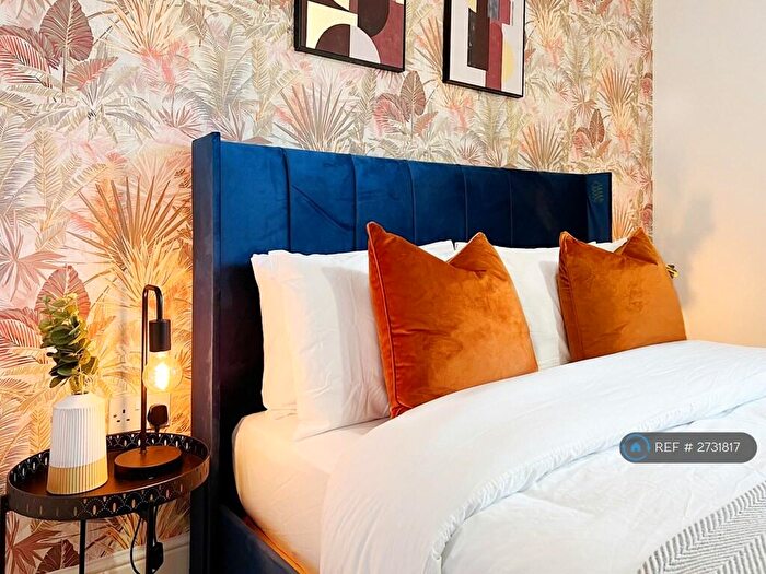 2 Bedroom Flat To Rent In Vesuvius Apartments, London, E3