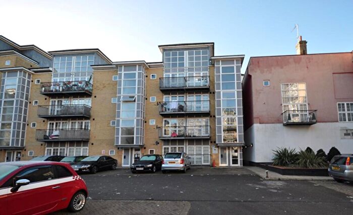 2 Bedroom Flat To Rent In Malt House Place Romford Essex, RM1