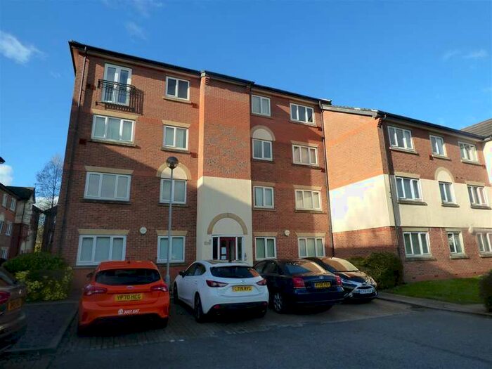 2 Bedroom Flat To Rent In Victoria Court, Victoria Lane, Whitefield, M45