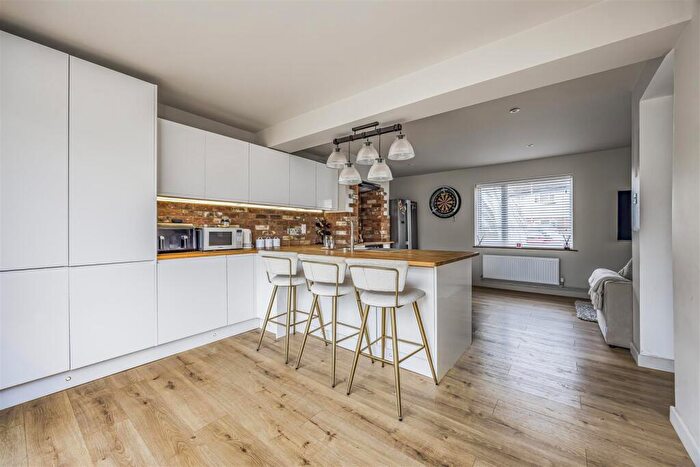 3 Bedroom Semi Detached House For Sale In Hilsea Crescent, Portsmouth, PO2