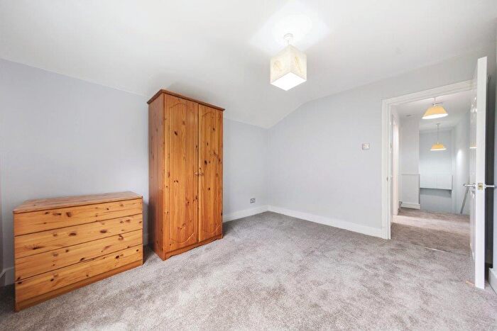 1 Bedroom Flat To Rent In Ravenslea Road, London, SW12