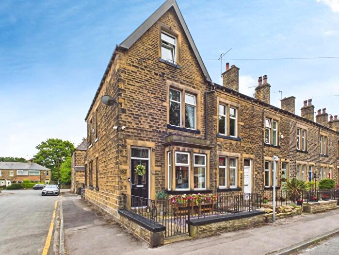 3 Bedroom End Of Terrace House For Sale In Park Avenue, Bingley, BD16