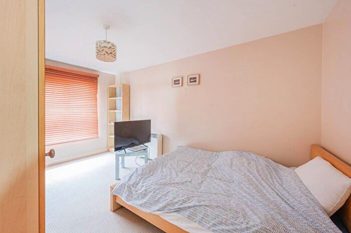 2 Bedroom Flat For Sale In Westferry Road, Isle Of Dogs, London, E14