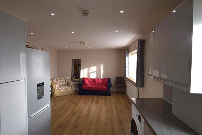 2 Bedroom Apartment To Rent In Prestwood Avenue, Harrow, HA3