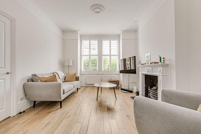 4 Bedroom Terraced House To Rent In Hambalt Road, Clapham Common, SW4