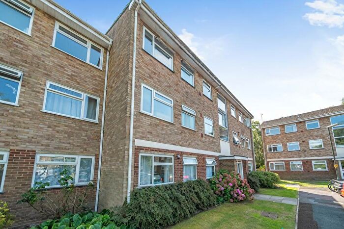 2 Bedroom Apartment To Rent In Jordans Close, Guildford, GU1