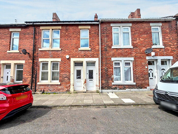 3 Bedroom Flat For Sale In Elsdon Terrace, Percy Main, North Shields, Tyne And Wear, NE29