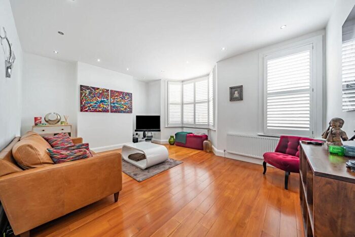 3 Bedroom Flat For Sale In Cotleigh Road, West Hampstead, London, NW6