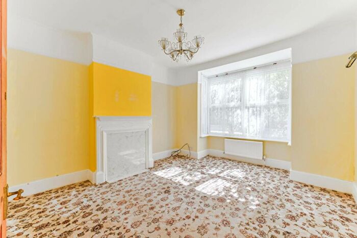 3 Bedroom Semi-Detached House To Rent In Thicket Crescent, Sutton, SM1