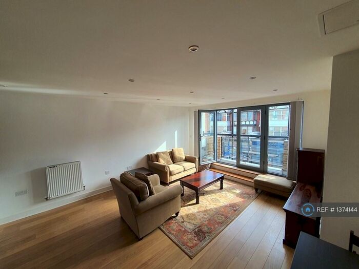 2 Bedroom Flat To Rent In Evergreen Apartments, Woodford Green, IG8