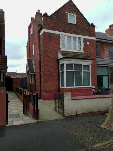 4 Bedroom Semi-Detached House To Rent In Earlsbury Gardens, Handsworth, Birmingham B20